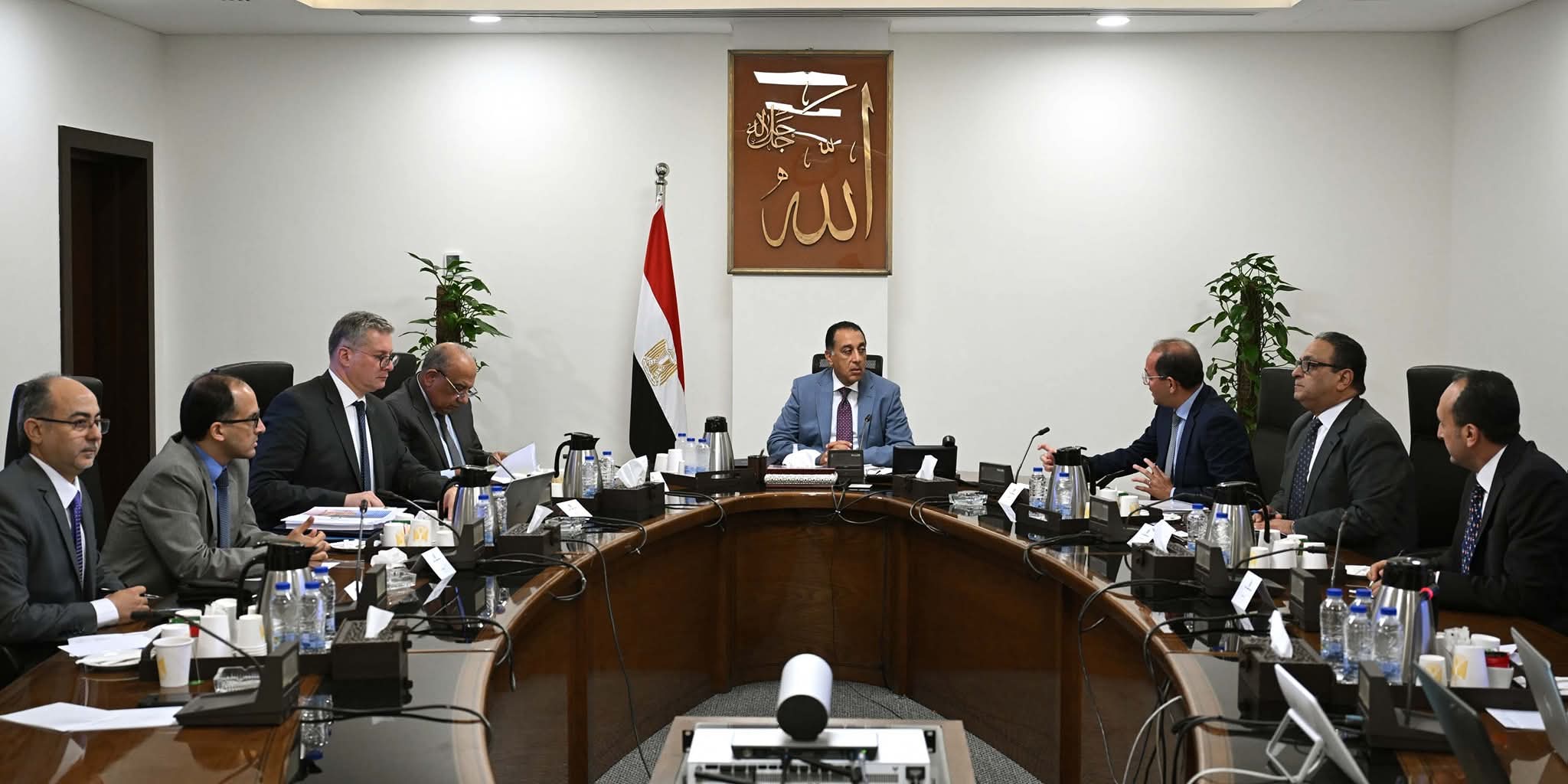 رئيس الوزراء:ضرورة التزام الجهات الحكومية بسداد مستحقات شركات الكهرباء