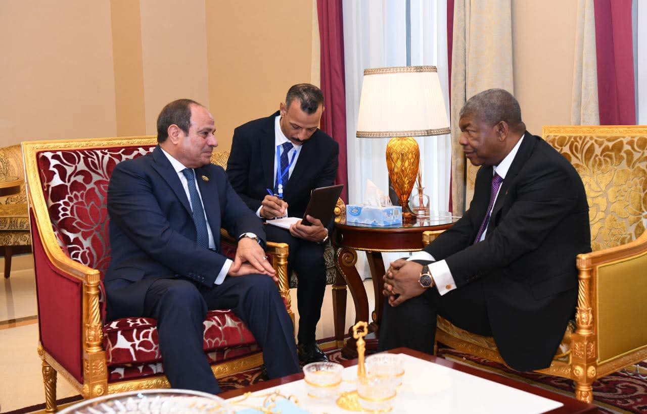 الرئيس يبحث مع نظيره الإنجولى أوضاع السلم والأمن بالقارة الإفريقية