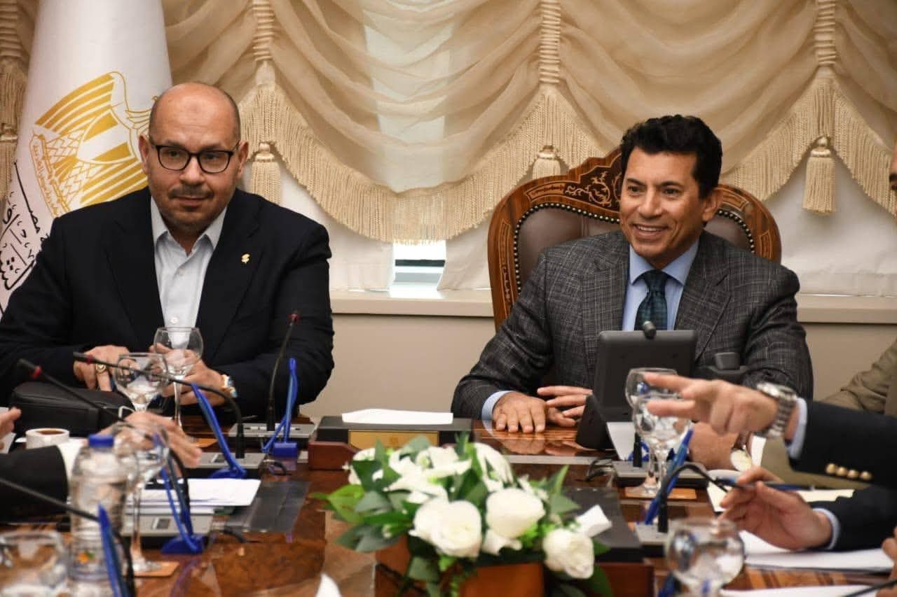 وزير الشباب يشيد بدور اللجنة الأولمبية فى إنجاز تعديلات قانون الرياضة