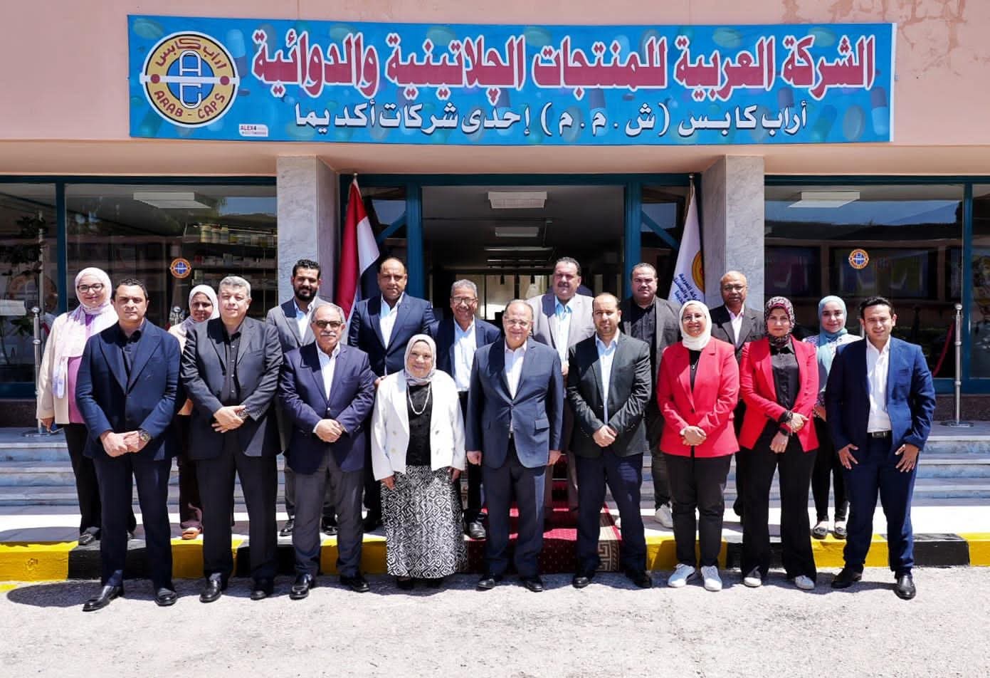 رئيس هيئة الدواء يتفقد مصانع «فيتابيوتكس مصر» و«الجيلاتينية» ببرج العرب