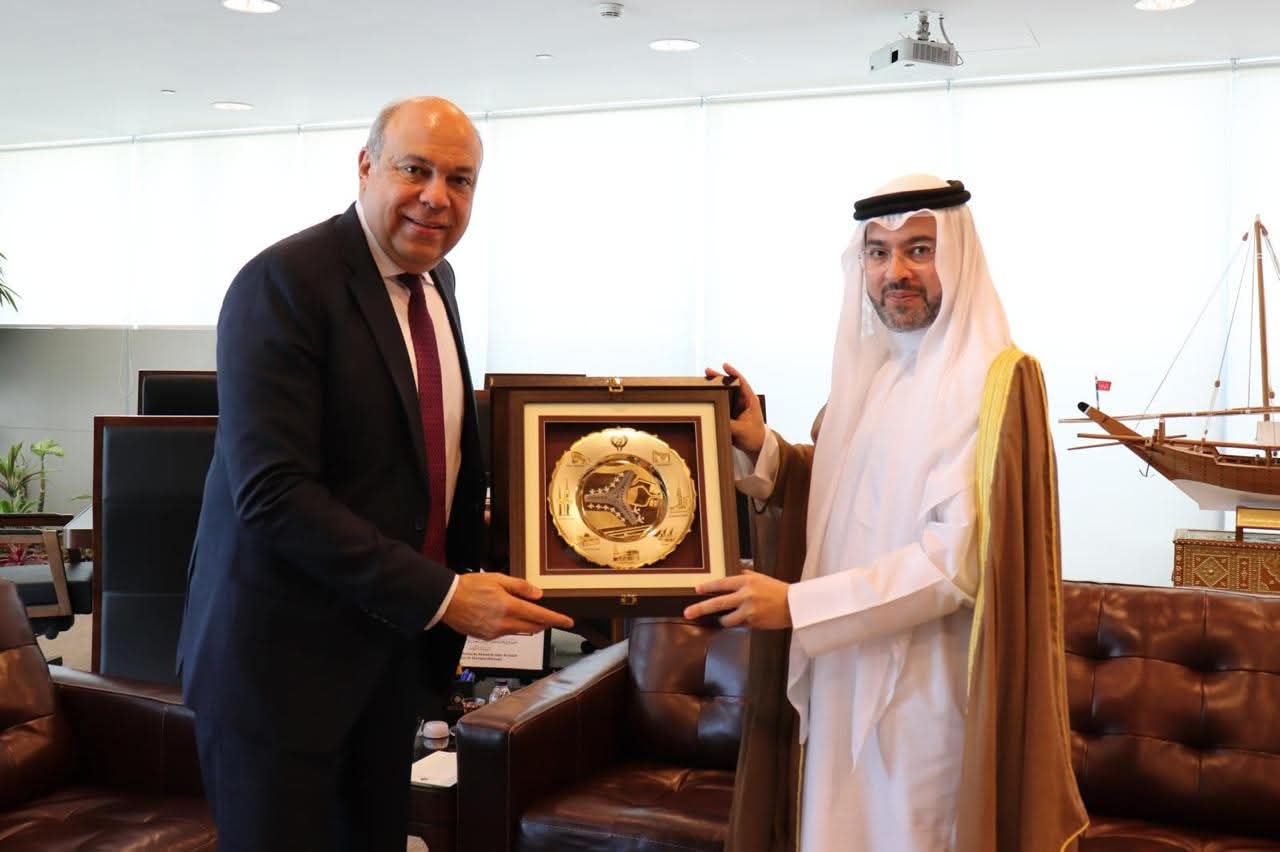 الحفنى يبحث مع رئيس الإدارة العامة للطيران المدني الكويتي تعزيز التعاون فى صناعة النقل الجوى