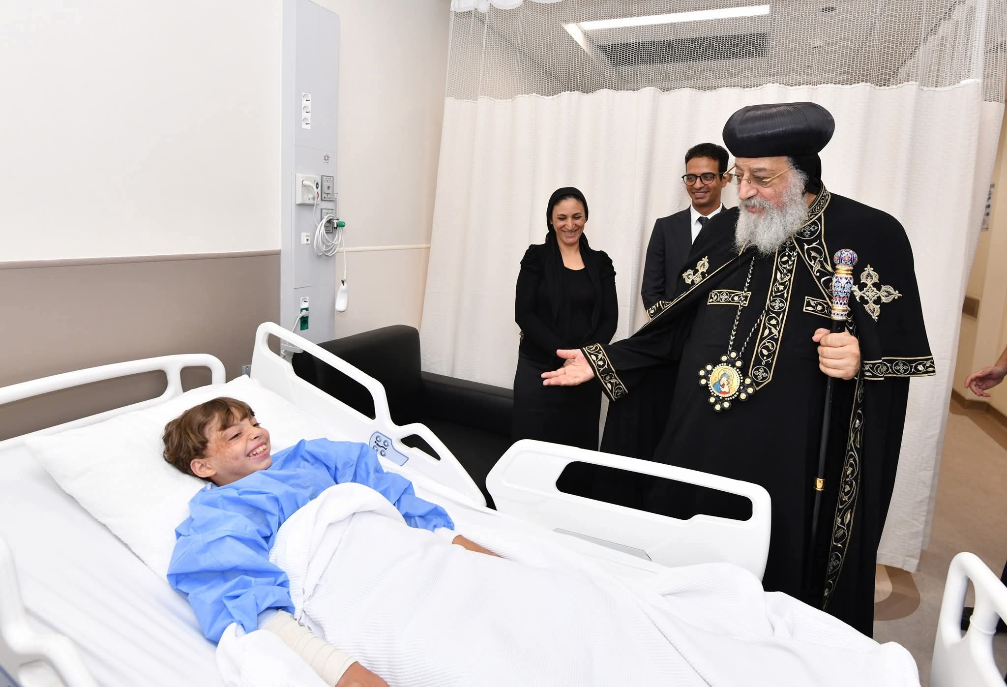البابا تواضروس يشيد بمستشفى "أهل مصر" لعلاج الحروق بالمجان