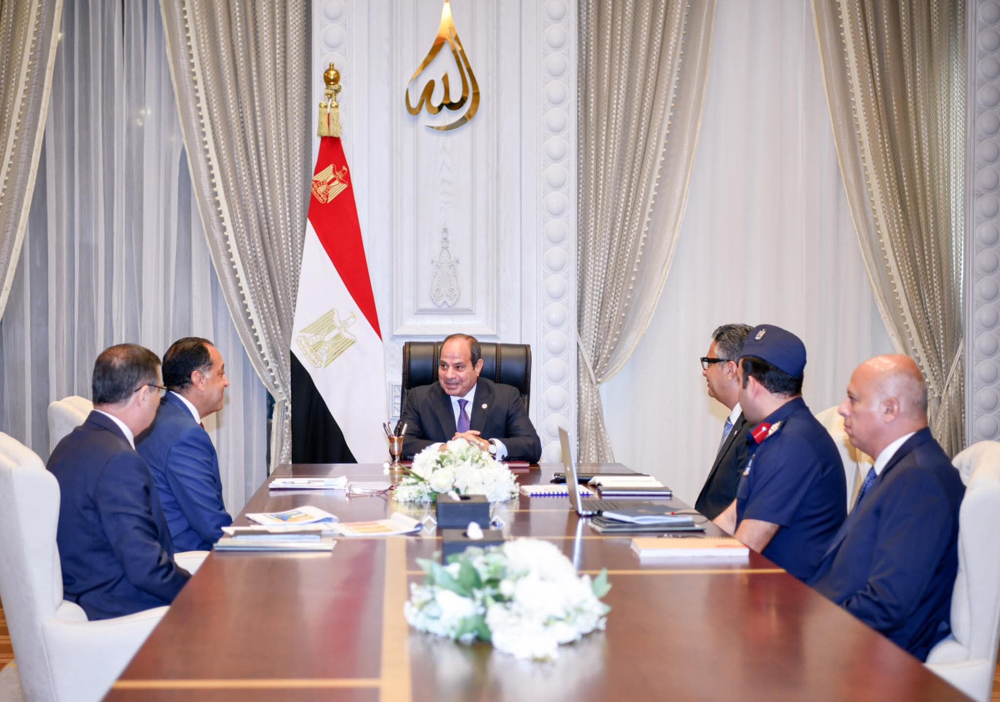 الرئيس يطمئن على توافر الاحتياطى الاستراتيجى من السلع الأساسية - الخبر لايف