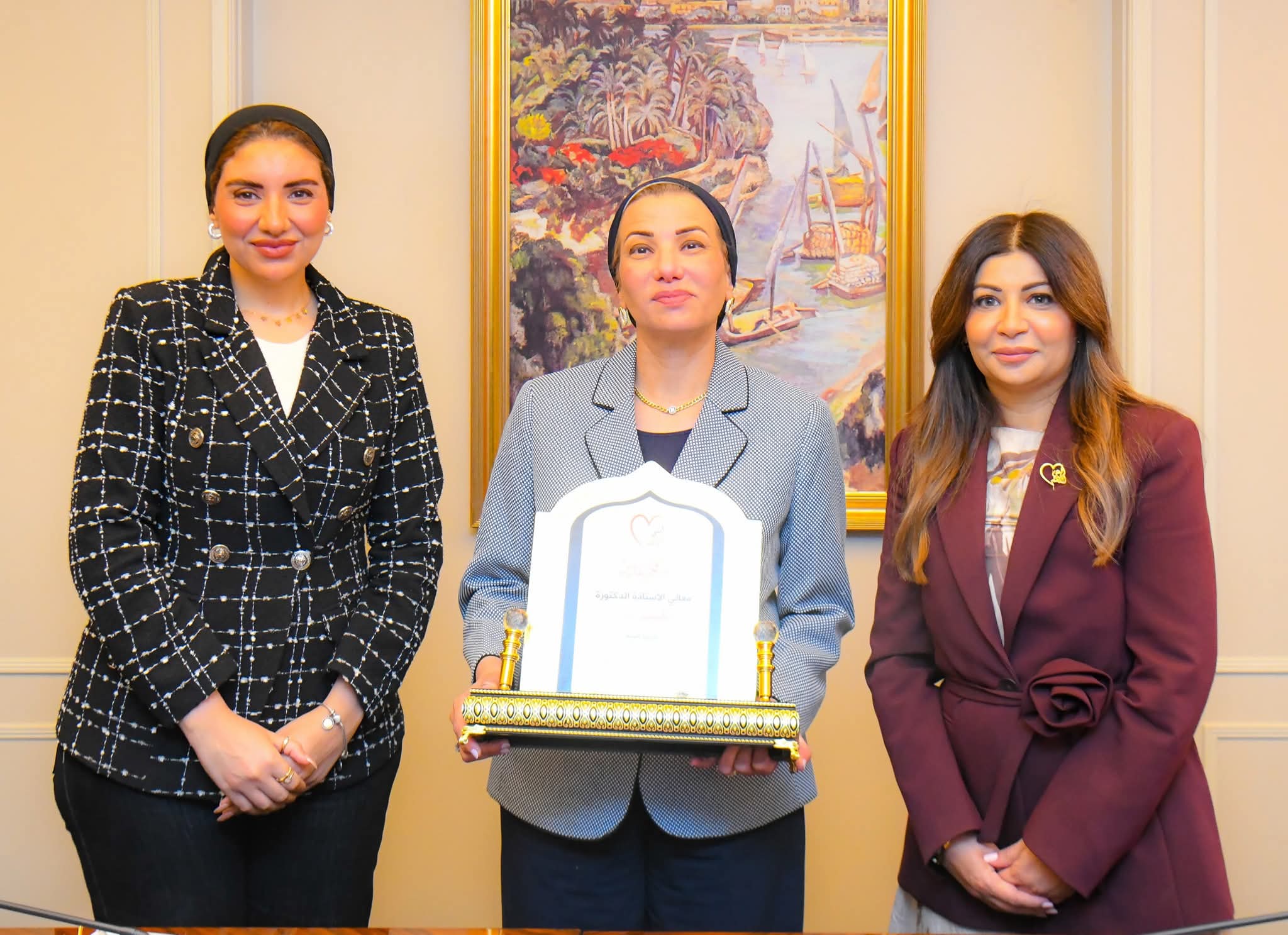 "أنتى الأهم"..تكرم وزيرة البيئة ..وياسمين تبحث مع ممثلى المبادرة توسيع مشروع "قصاقيص"