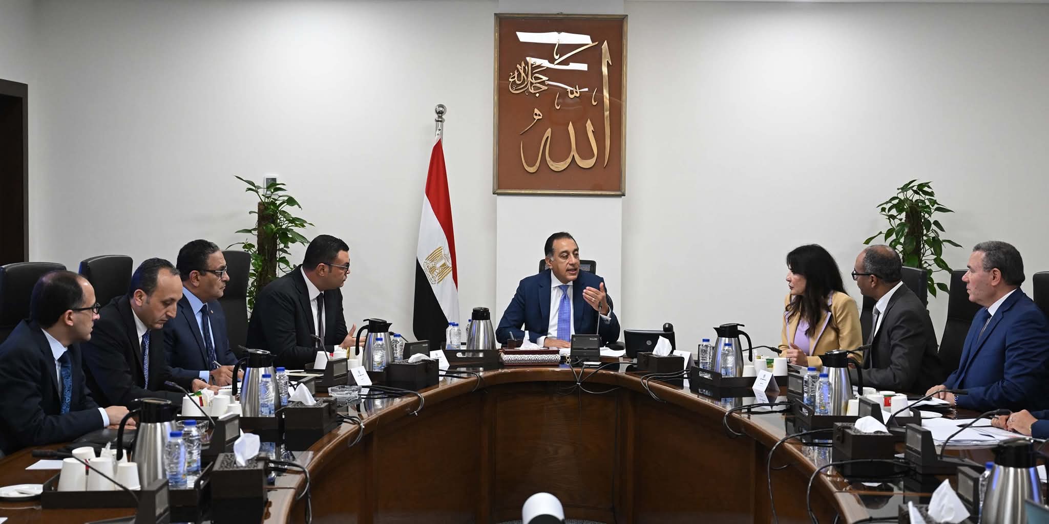 رئيس الوزراء يُتابع الخطة التنفيذية لمحطات تحلية مياه الساحل الشمالى الغربى