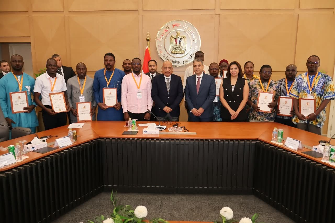 وزير الكهرباء يشهد احتفالية تخريج 31 متدربًا إفريقيًا - الخبر لايف