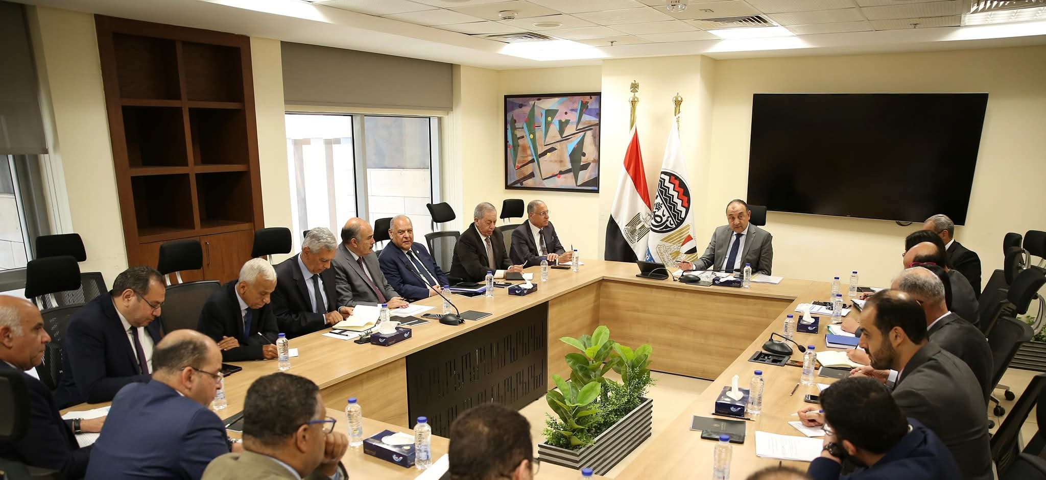 وزير قطاع الأعمال يبحث مع رؤساء الشركات القابضة..الاستغلال الأمثل للأصول