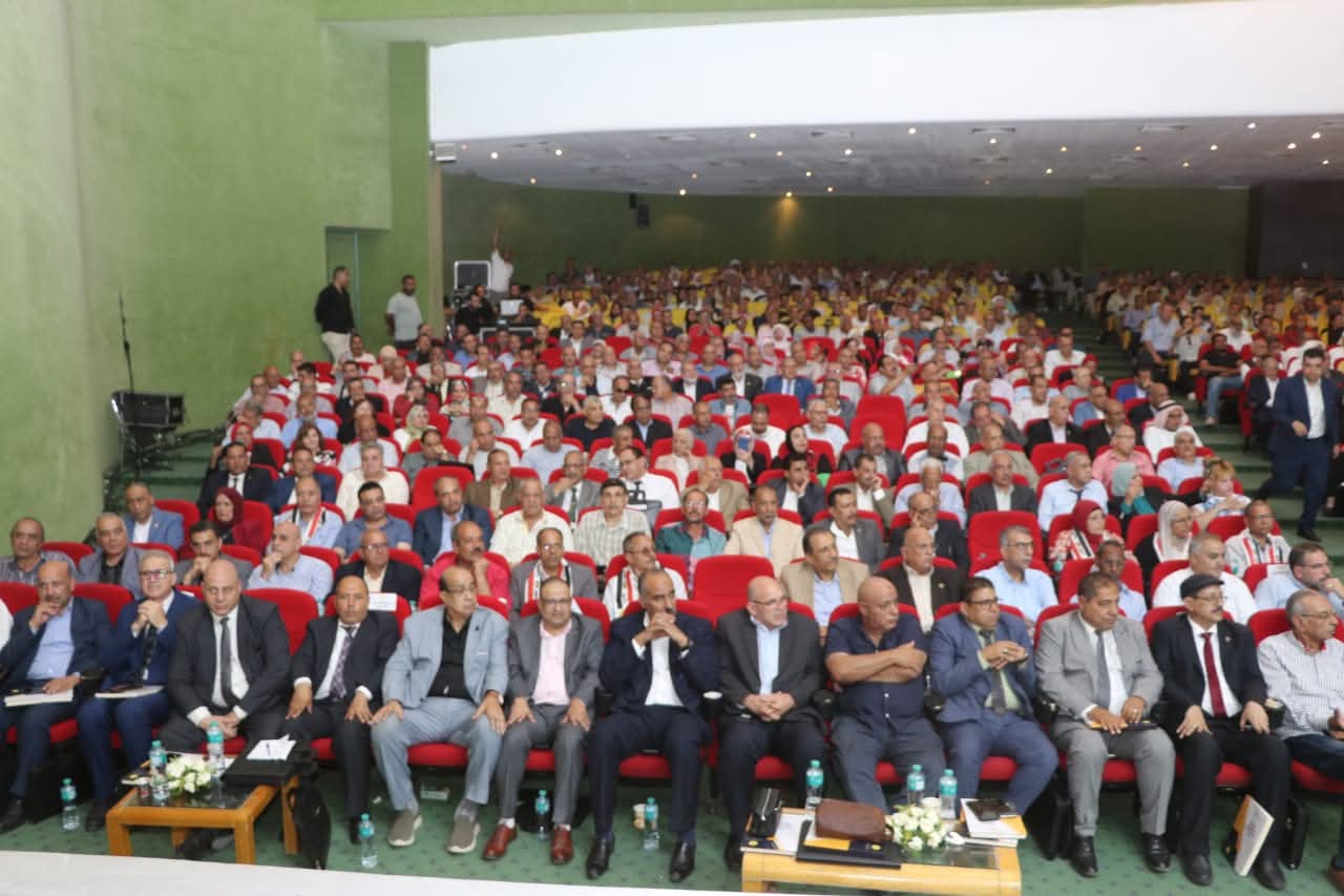 عمومية المعلمين" توجه التحية للرئيس السيسى