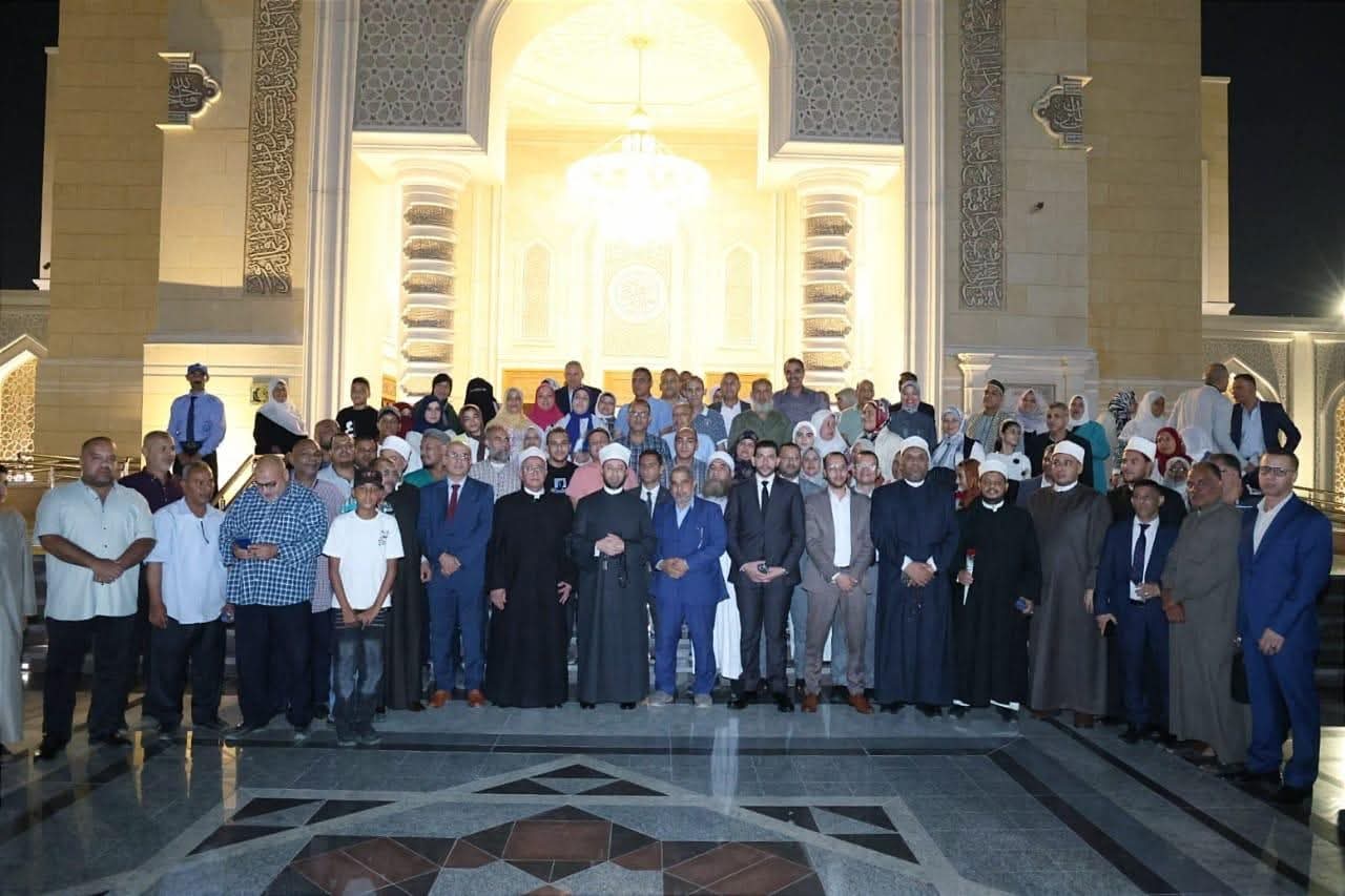 وزارة الأوقاف توزع جهاز 300 عروس من كريمات موظفيها