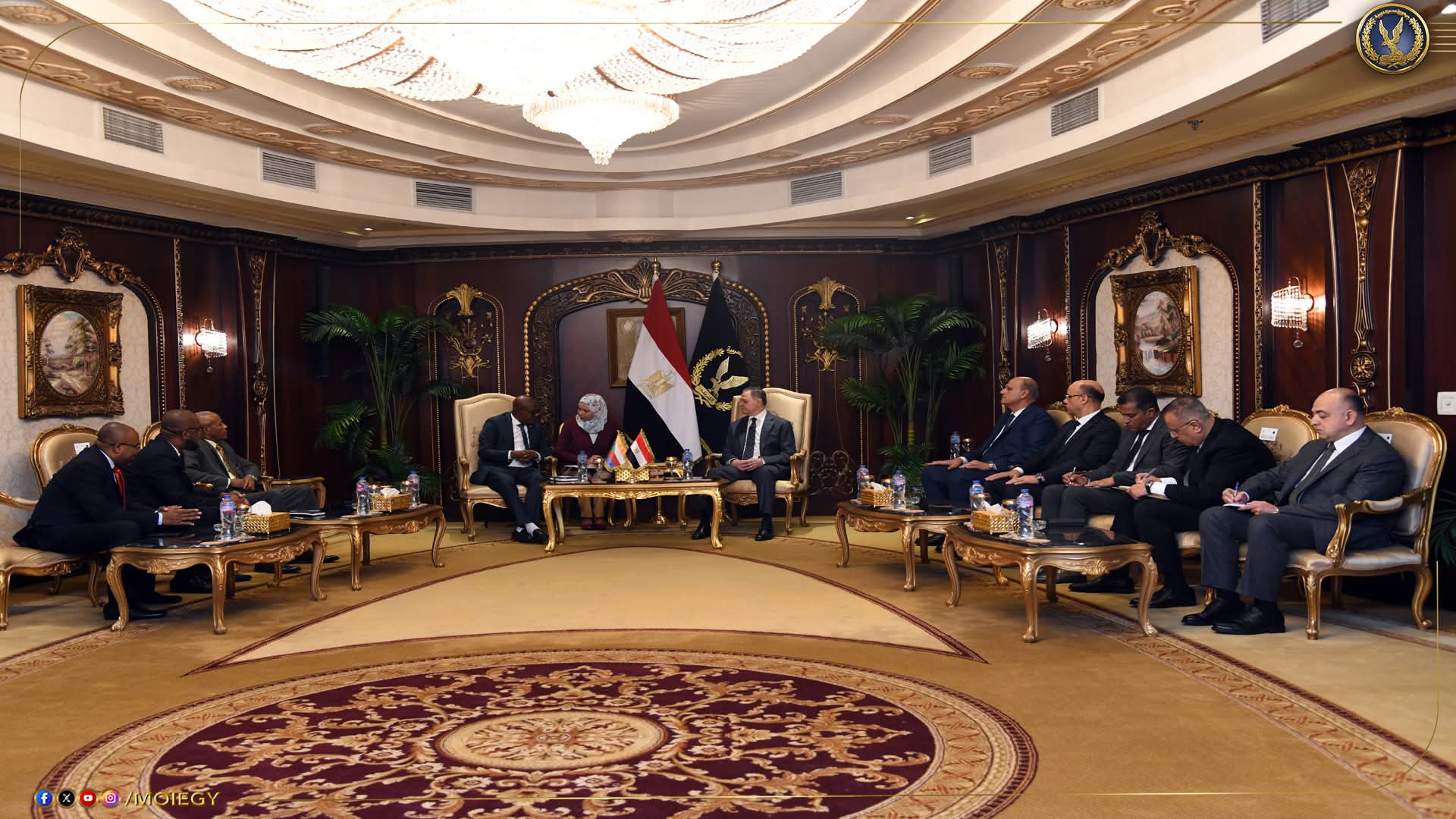 وزير الداخلية يبحث مع نظيره بجزر القمر أوجه التعاون
