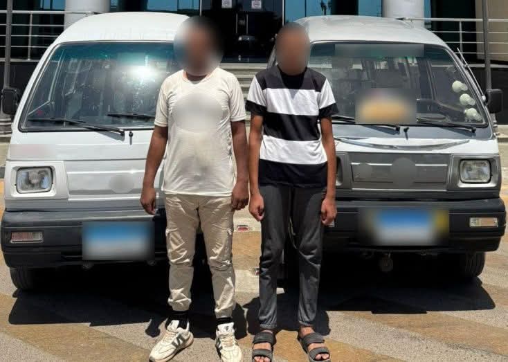 ضبط قائدى سيارتين يسيران عكس الاتجاه بالجيزة..
