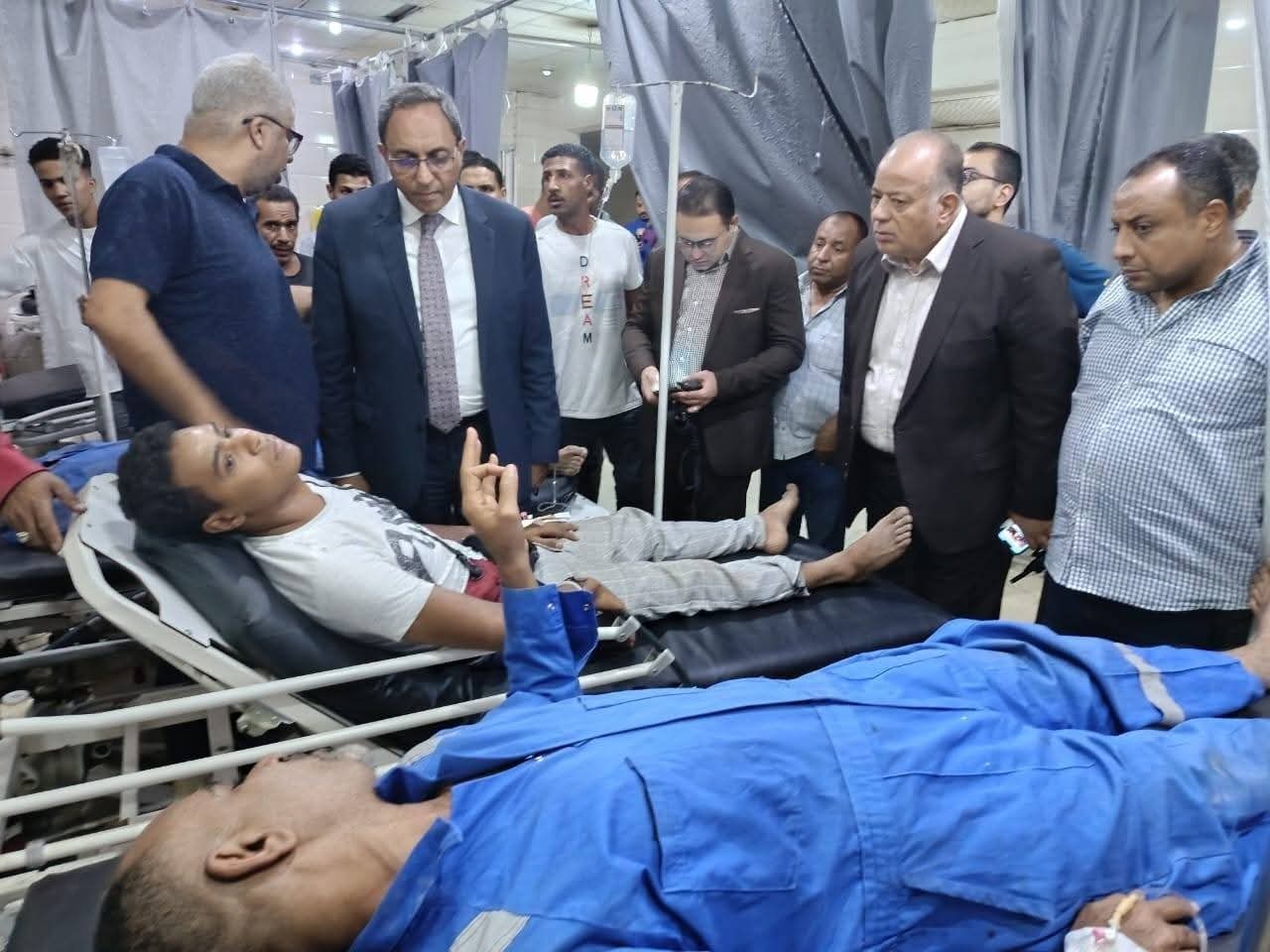 إصابة 4 عمال فى سقوط مظلة تحت الإنشاء بموقف نجع حمادى