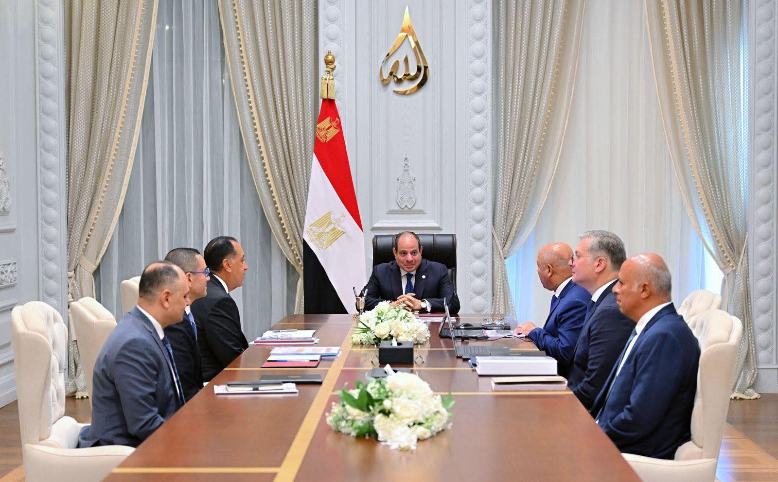 الرئيس:مشروعات البتروكيماوت و الصناعات التعدينية..في تعظيم القيمة المُضافة للثروات الطبيعية
