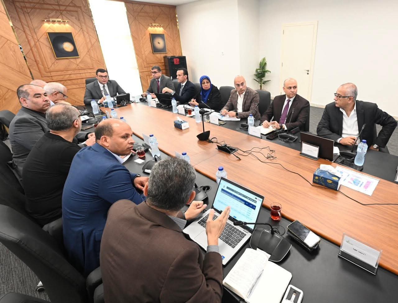 وزير الإسكان يلتقى مسئولى شركة "سيتي إيدج"