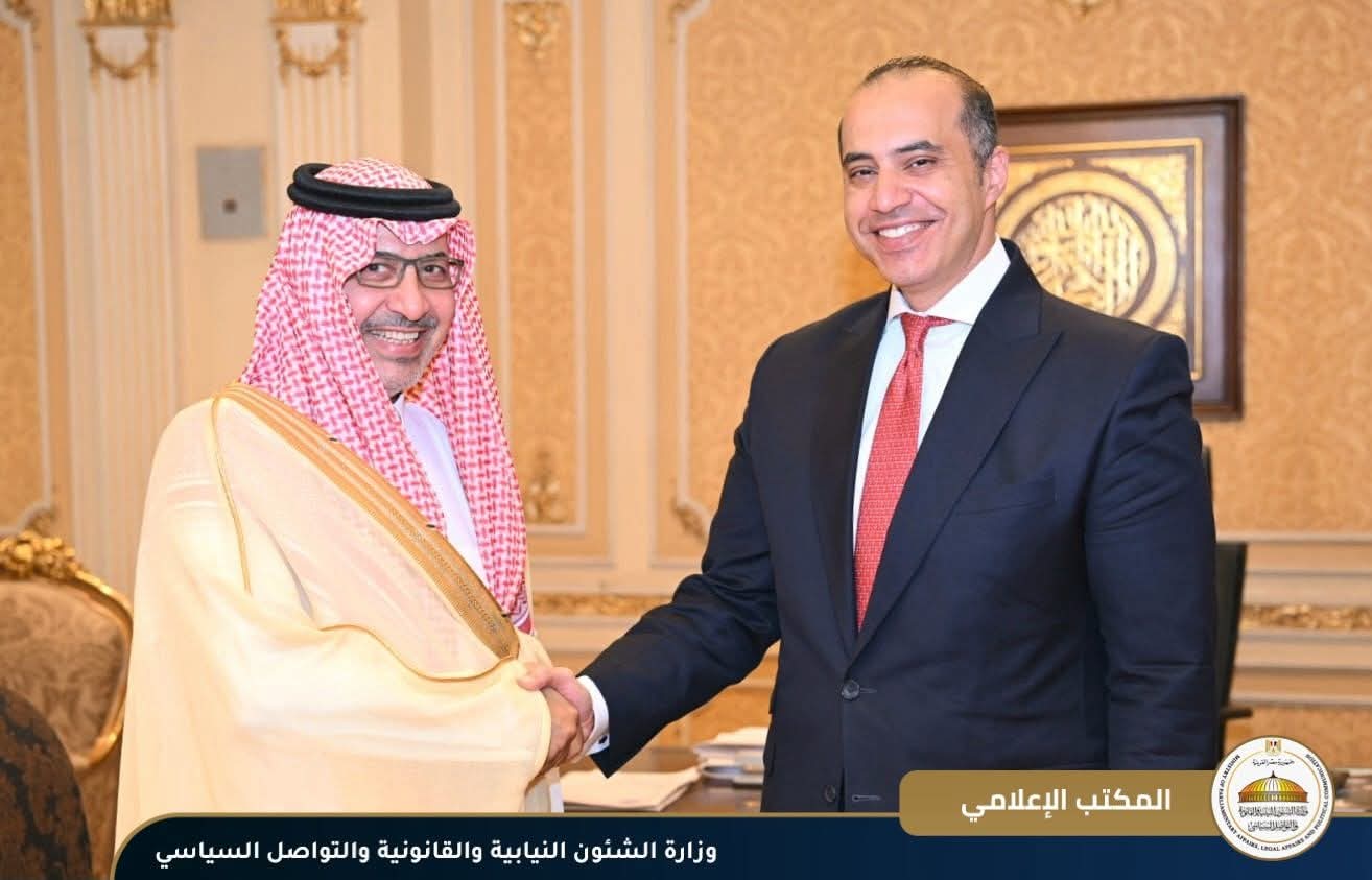 وزير الشئون النيابية يستقبل سفير خادم الحرمين الشريفين