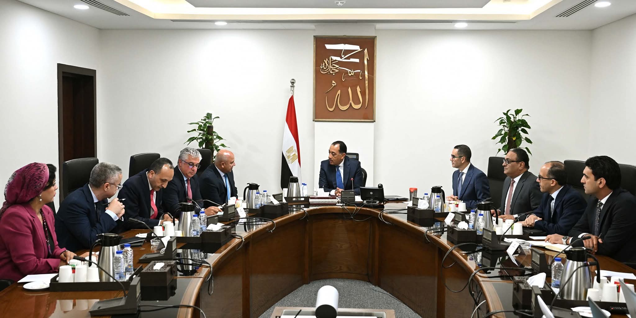 رئيس الوزراء يتابع الإجراءات التنفيذية لتوطين صناعة السيارات الكهربائية