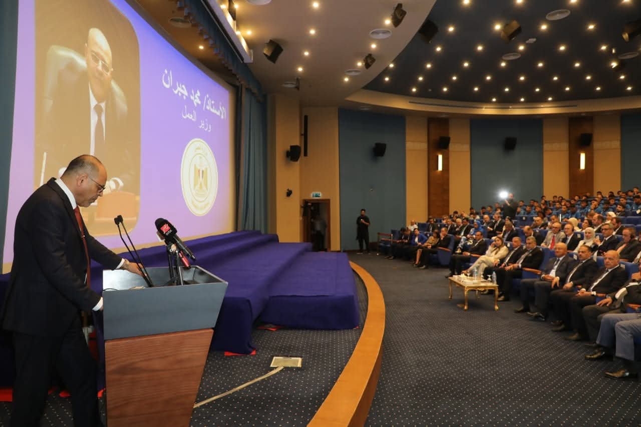 وزير العمل يشهد حفل تخرج الدفعة الرابعة لطلاب مدرسة السويدى للتكنولوجيا