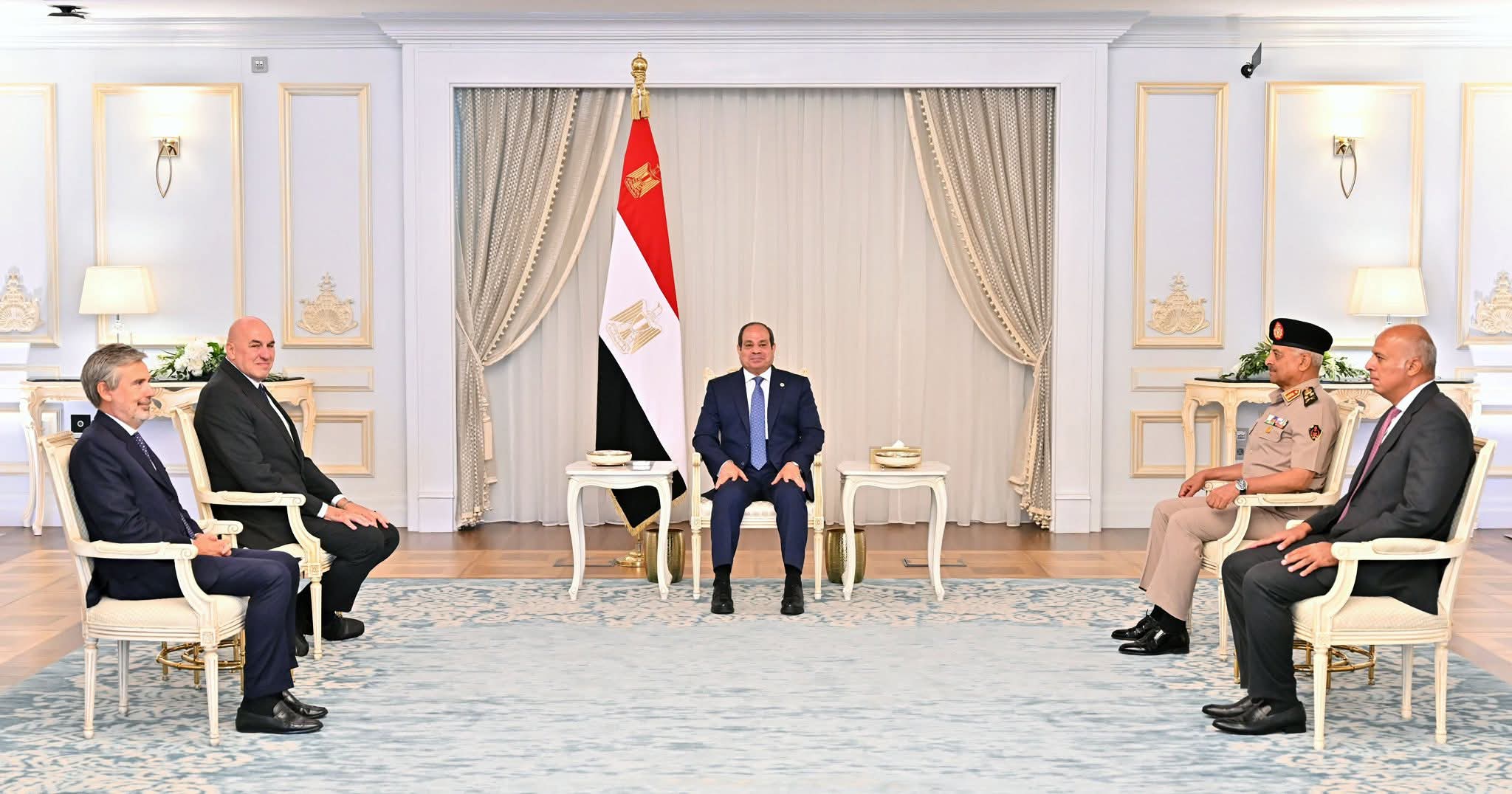 الرئيس يبحث مع وزير الدفاع الإيطالى تعزيز التعاون العسكرى والأمنى