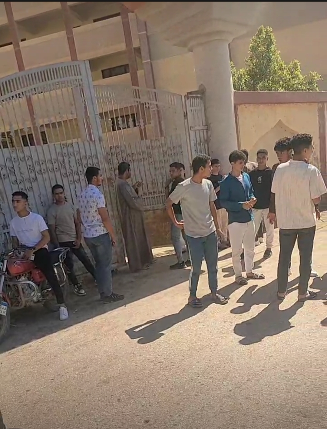 آراء طلاب الثانوية الأزهرية بالفيوم بعد أداء مادة المطالعة والنصوص: "الامتحان كله مقالي وصعب"