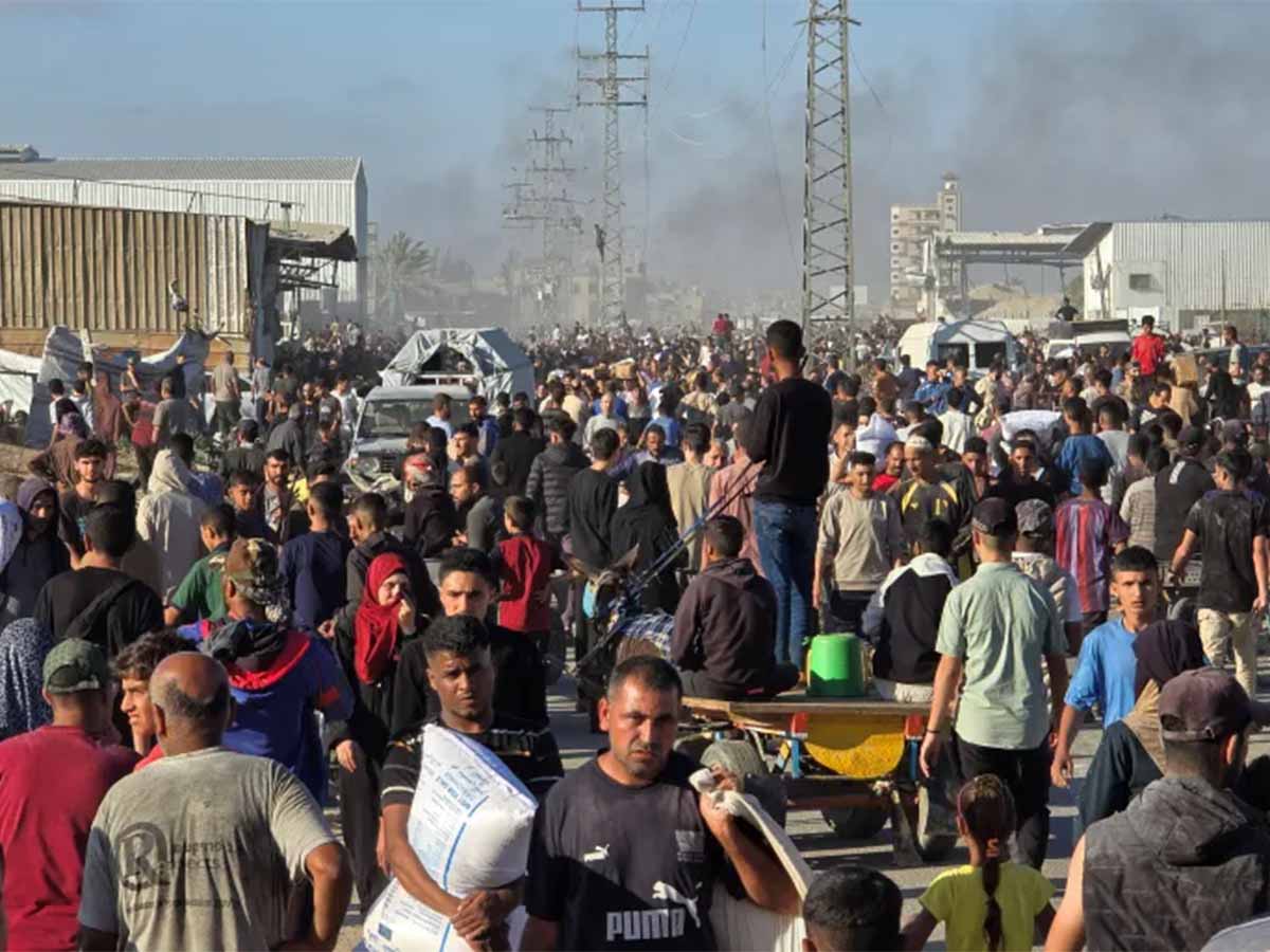 10 شهداء .. في استهداف الاحتلال منتظري المساعدات برفح