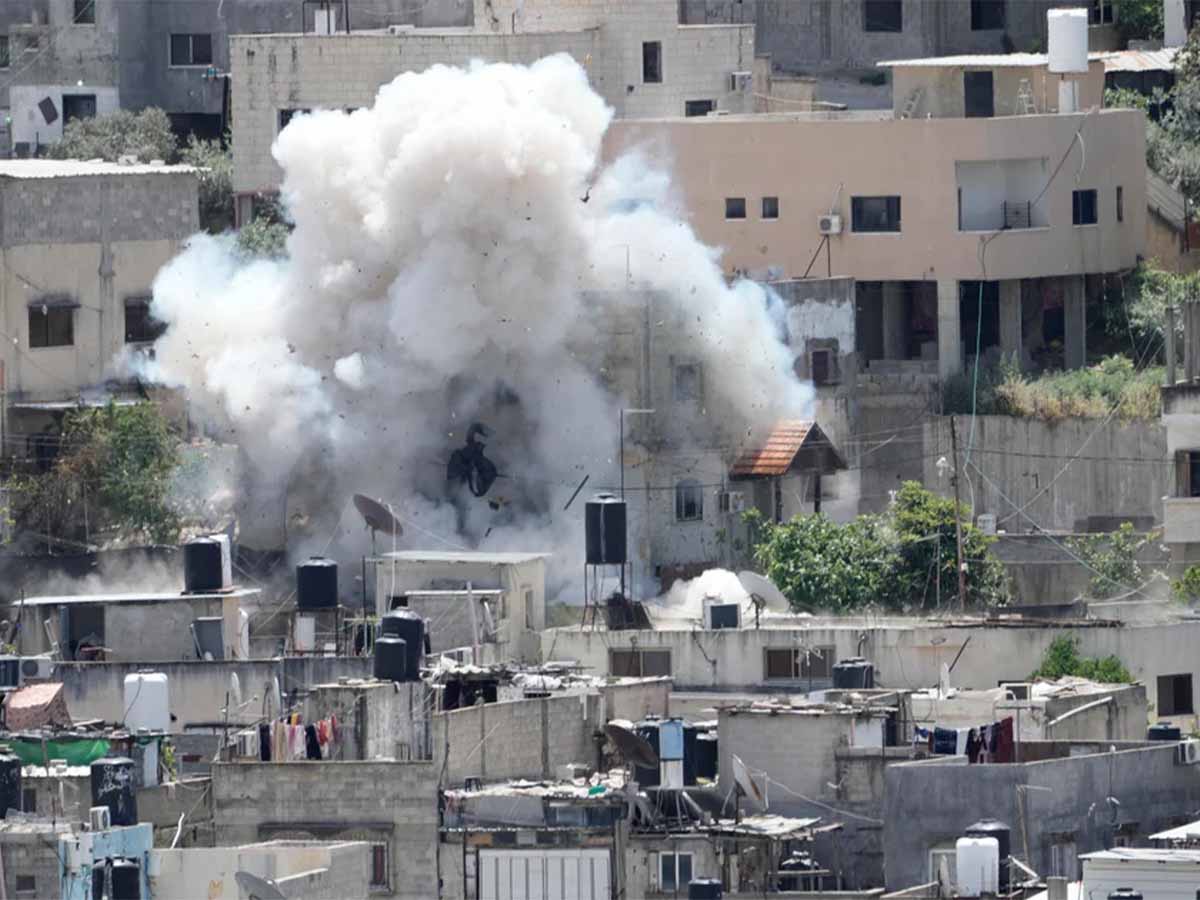 استشهاد سبعة فلسطينيين .. في قصف الاحتلال شقة سكنية بغزة