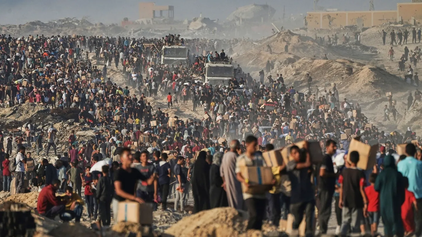 استشهاد 15 فلسطينيا .. في قصف إسرائيلي واستهداف منتظري المساعدات بغزة