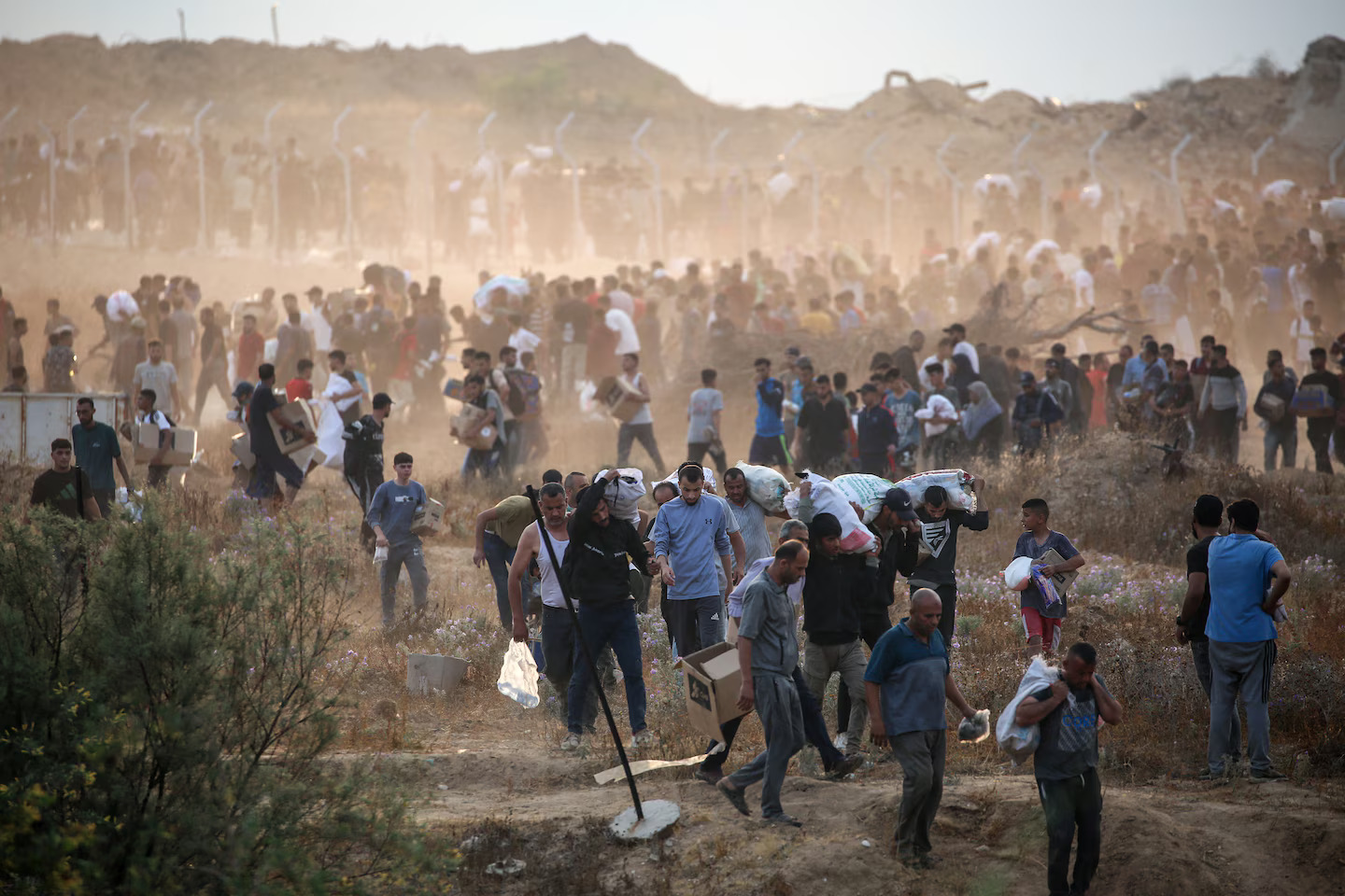 استشهاد 800 فلسطيني .. خلال محاولتهم الحصول على مساعدات في غزة