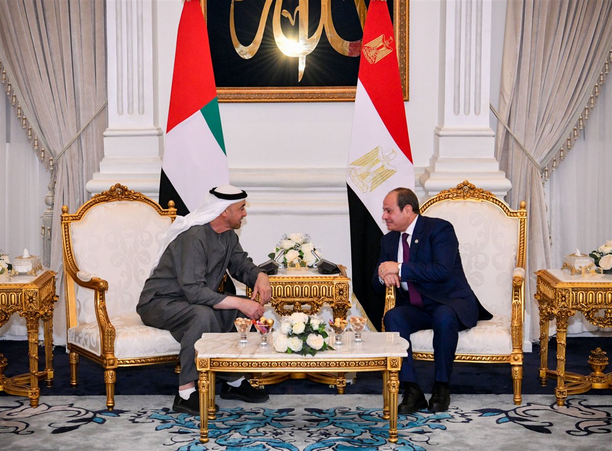 الرئيس السيسى يستقبل الشيخ محمد بن زايد بمطار العلمين
