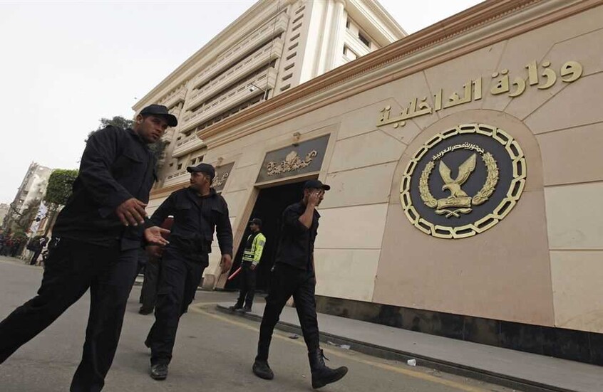 الداخلية تكشف حقيقة وفاة شخص داخل قسم شرطة بالجيزة