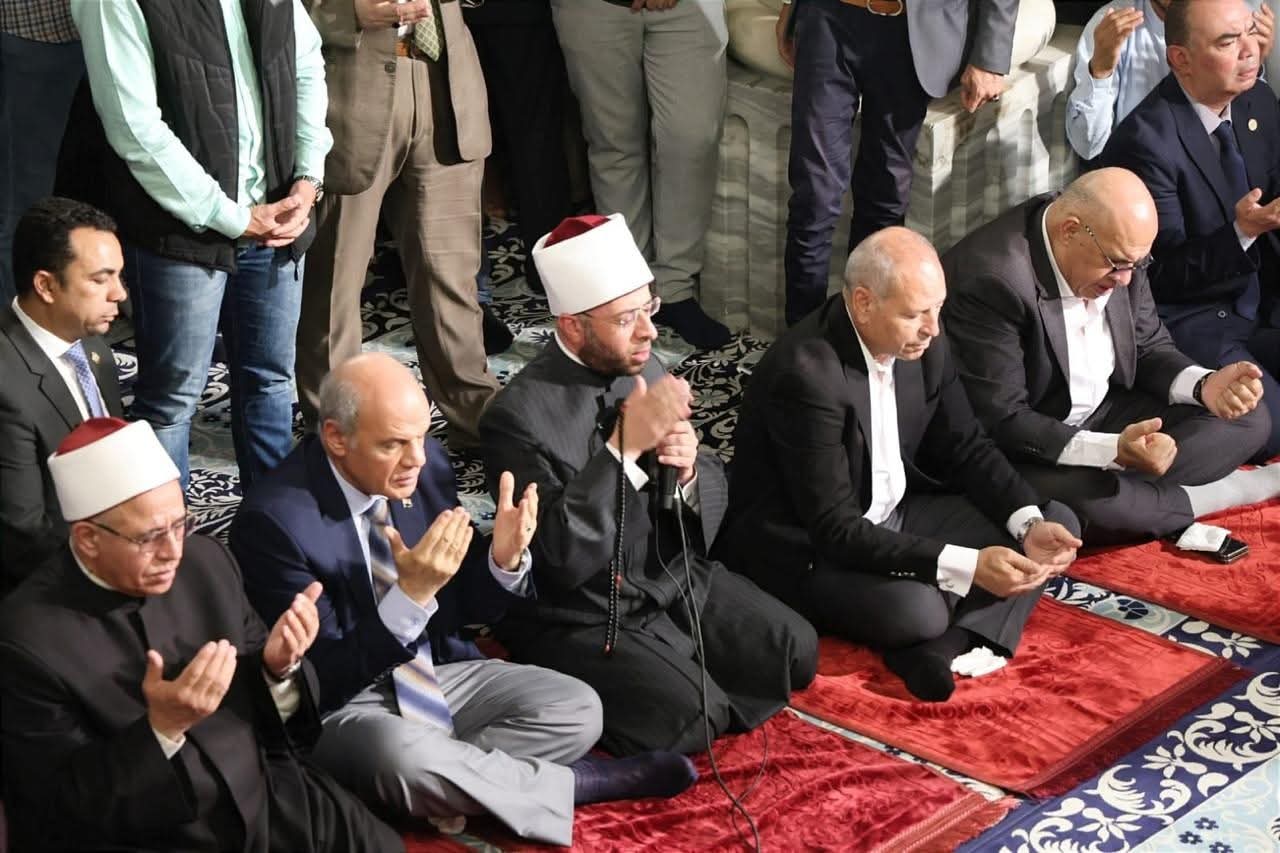 وزير الأوقاف فى حلقة ذكر وصلاة على النبى بمسجد سيدنا الحسين 