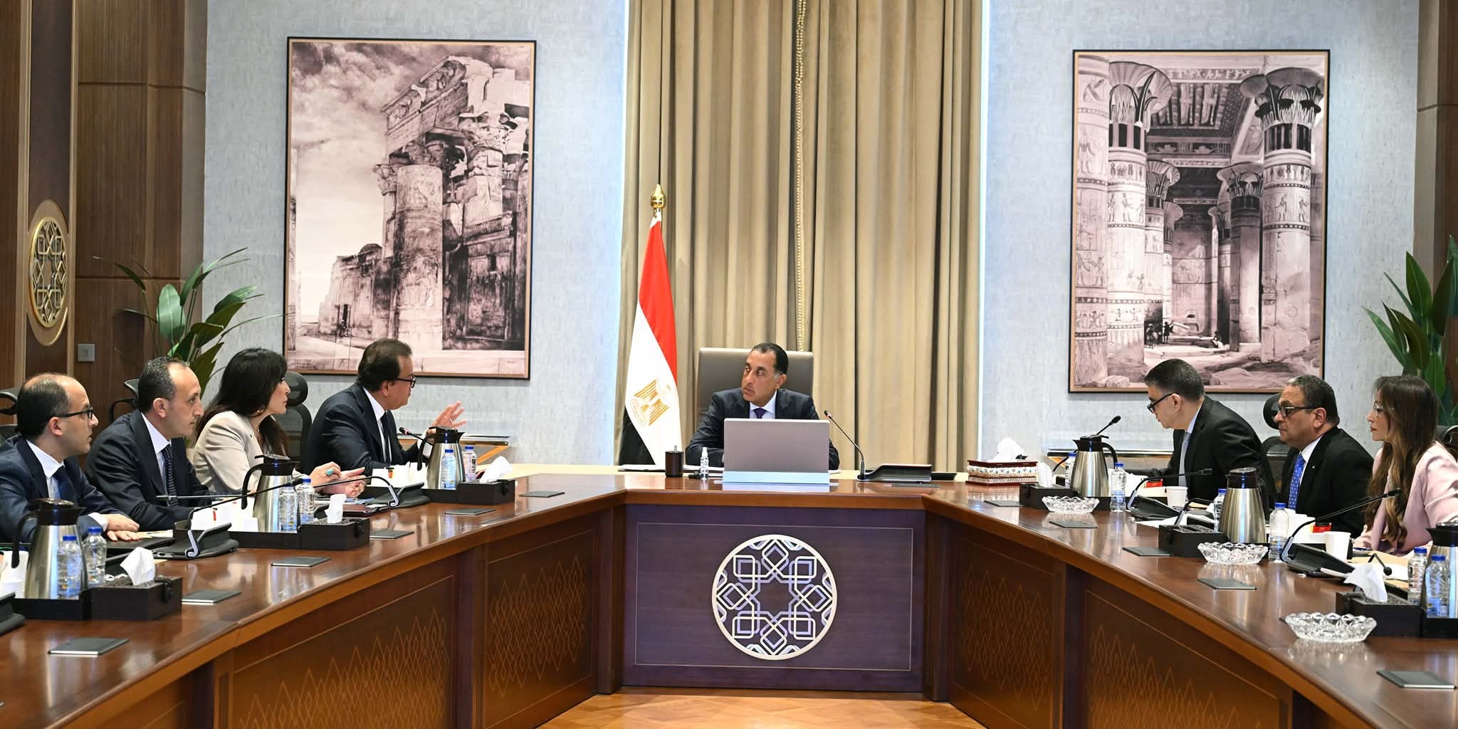رئيس الوزراء يتابع موقف توافر الأدوية والمستلزمات الطبية