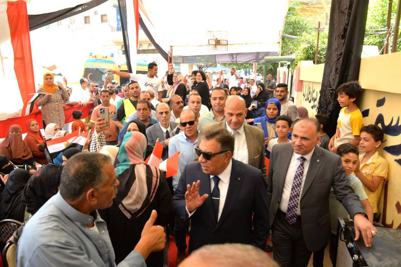 محافظ الدقهلية يتفقد لجنة الانتخابات بمدرسة الجهاد بميت عنتر مركز طلخا