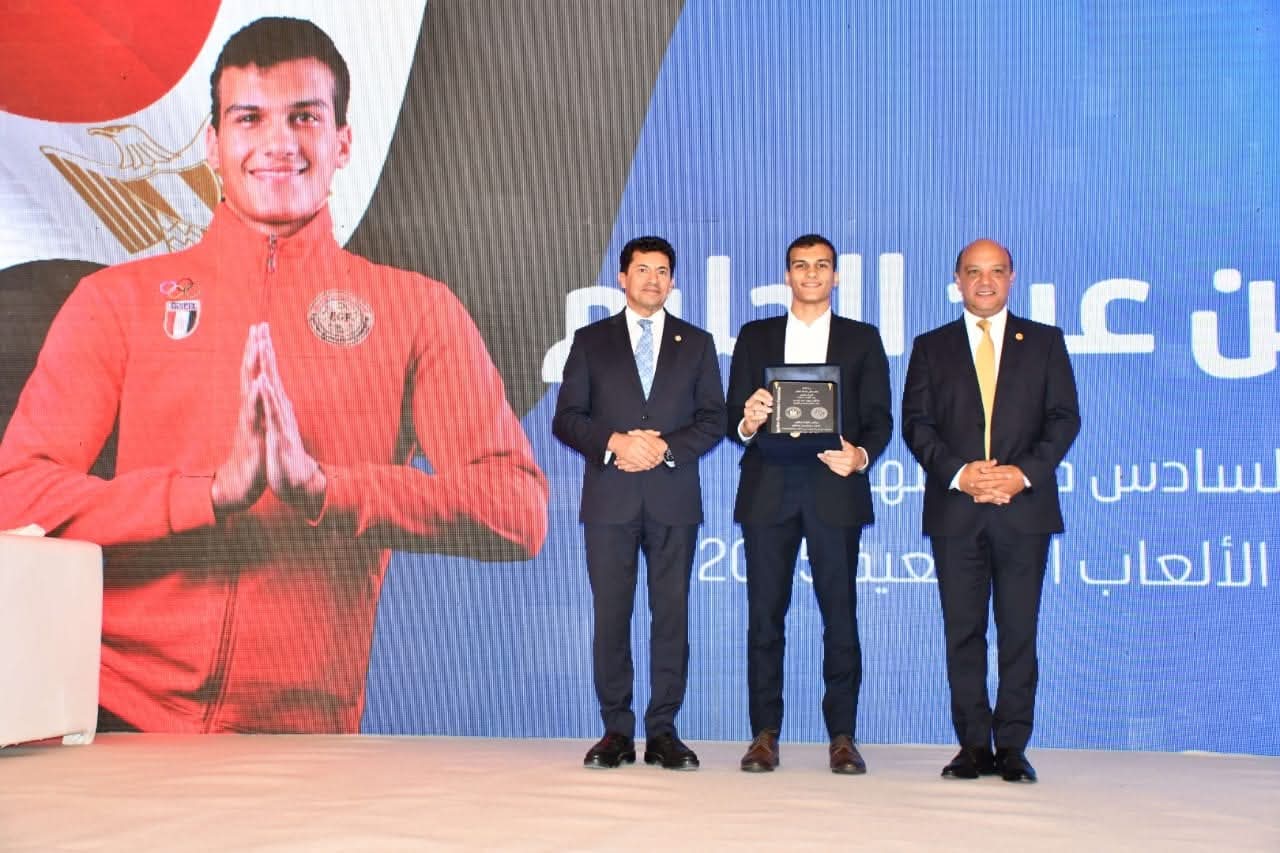 وزير الرياضة يُكرم منتخب مصر للجمباز الفنى والإيقاعى