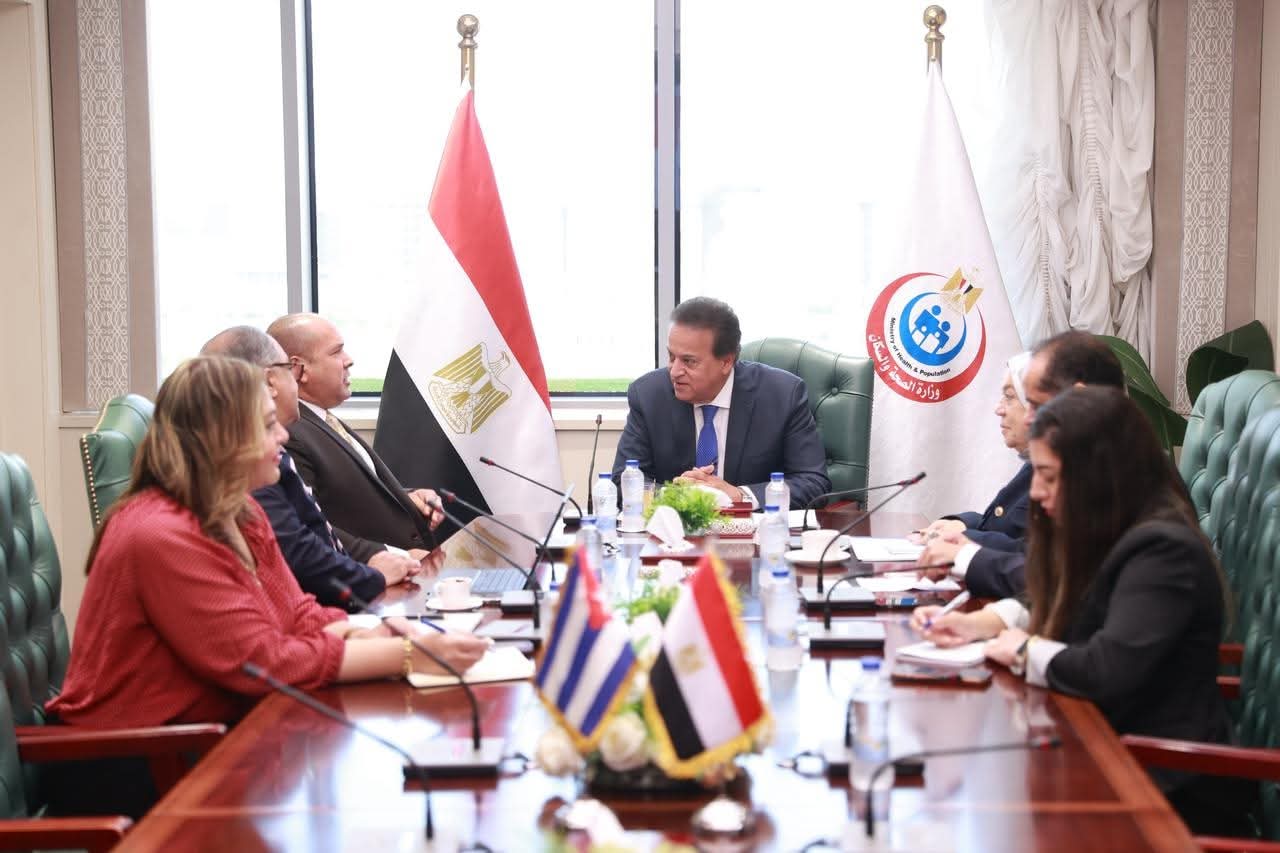 وزير الصحة يبحث مع السفير الكوبى تعزيز التعاون فى القطاع الصحى