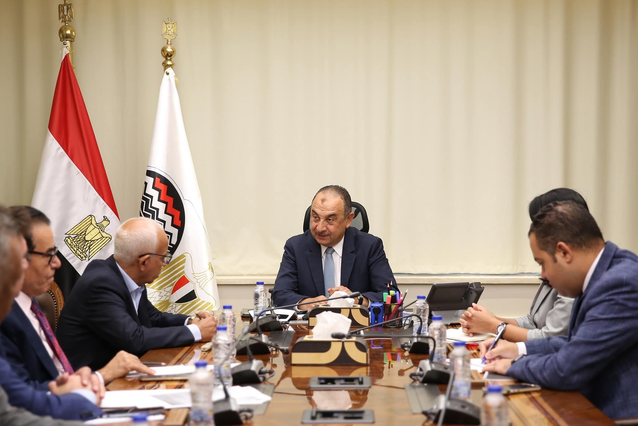 وزير قطاع الأعمال يلتقى ممثلى الاتحاد العام لنقابات عمال مصر بالشركات القابضة