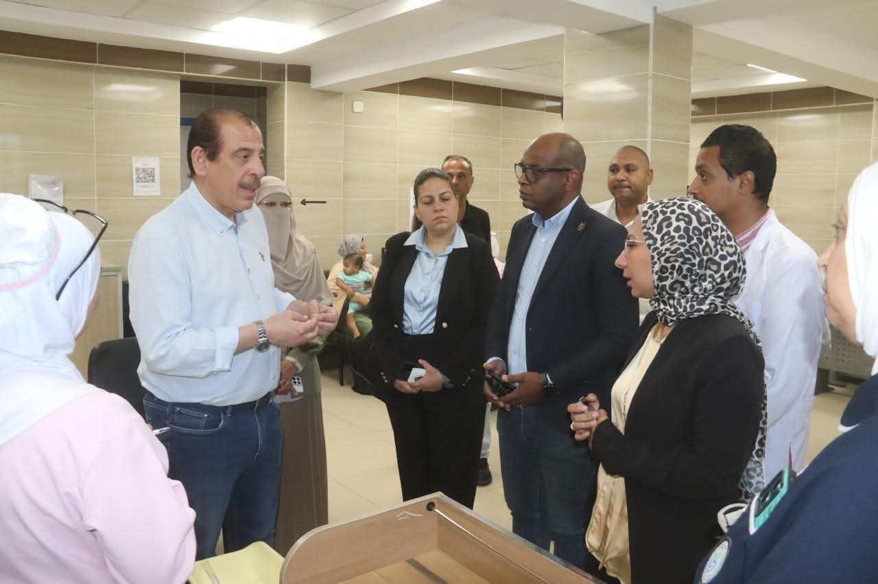 نائب وزير الصحة يتفقد منشآت طبية بالسويس ويوجه بتطوير الخدمات