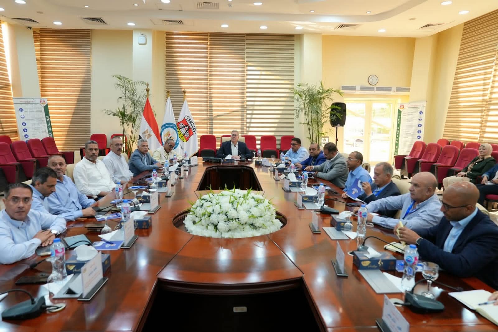 وزير البترول والثروة المعدنية يتابع توسعات ميناء الحمراء بالعلمين