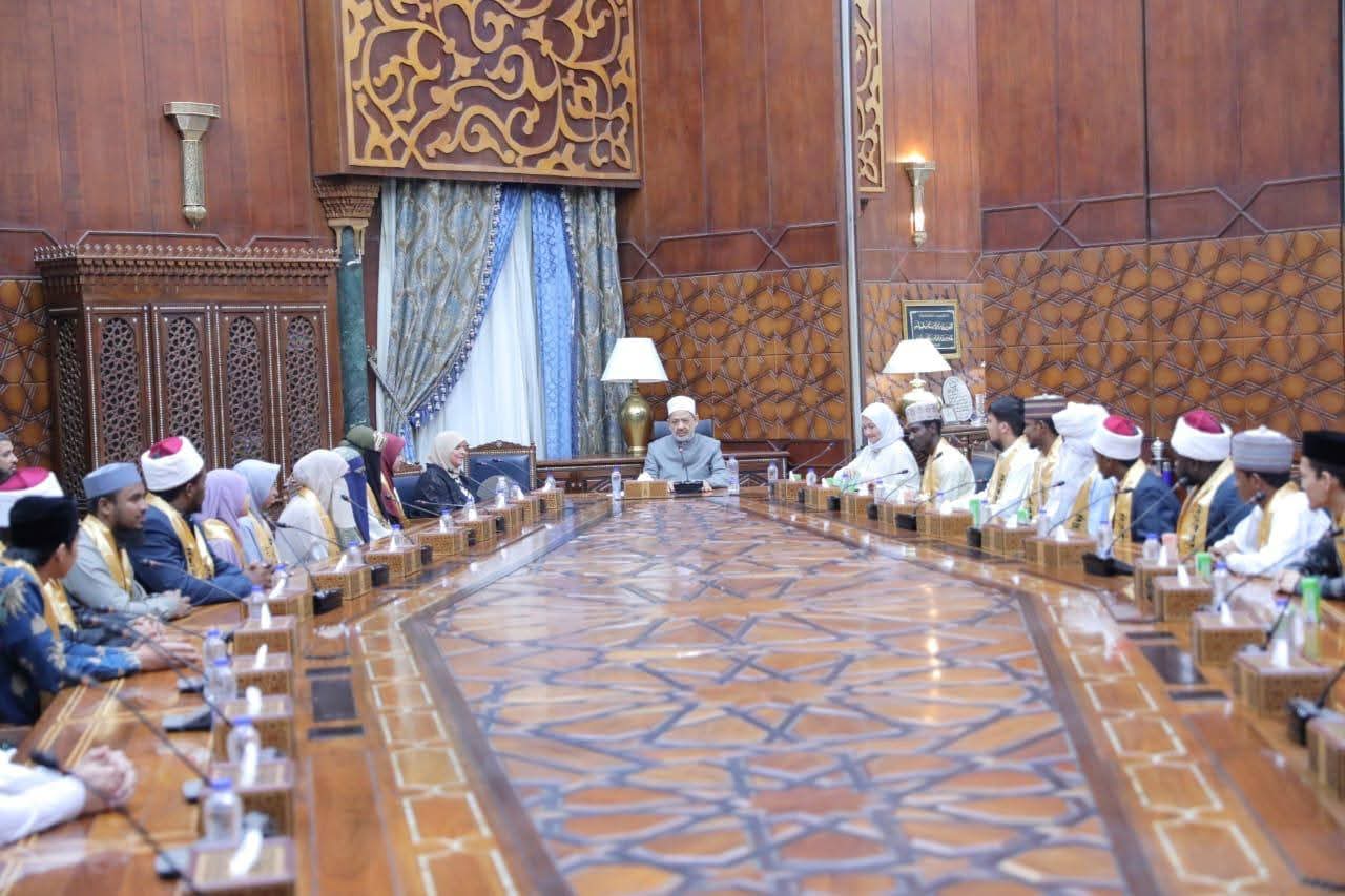 شيخ الأزهر يوجه بتوفير الرعاية الكاملة لطلاب مدرسة "الإمام الطيب لحفظ القرآن وتجويده"