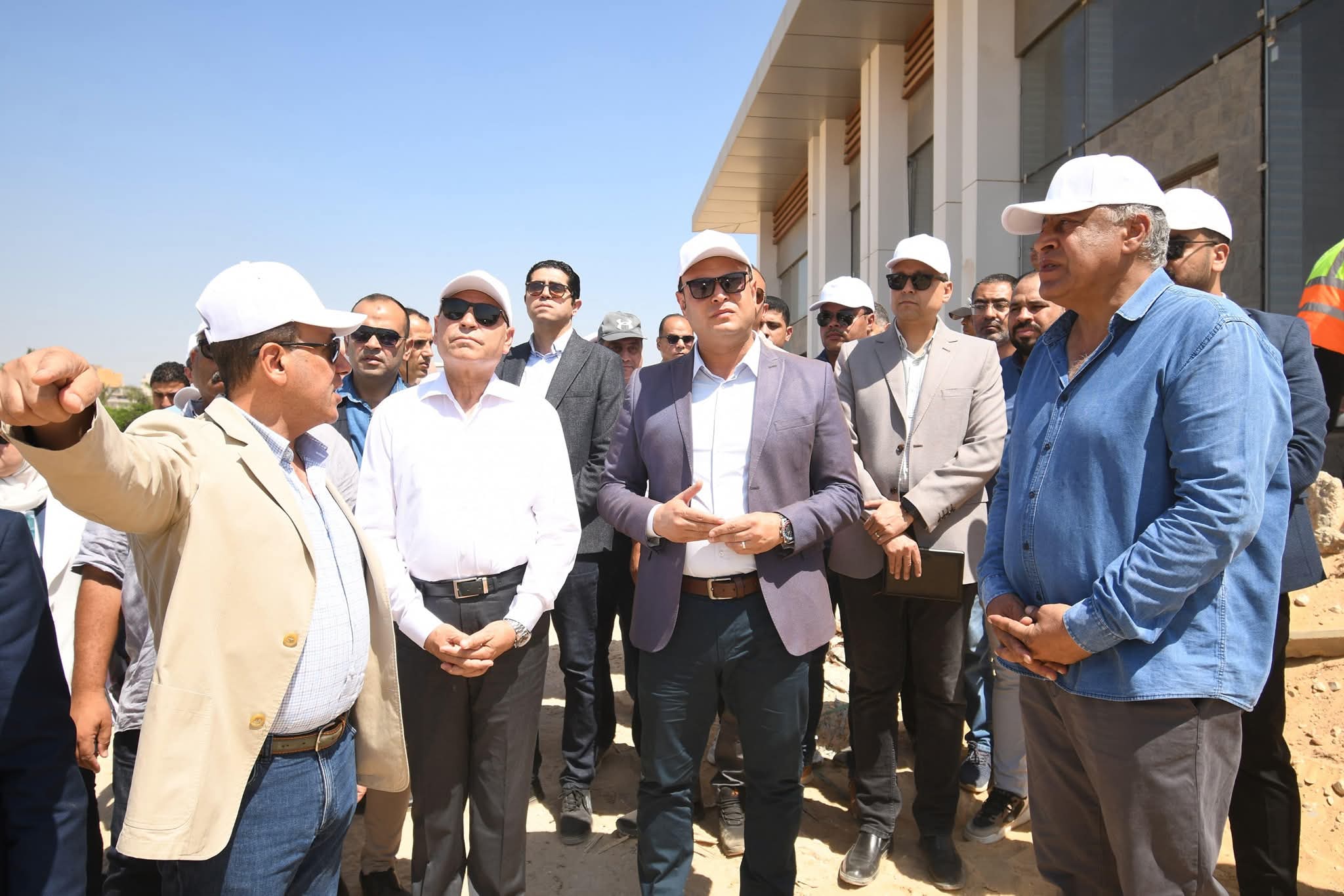 وزير الإسكان يتفقد مشروع حدائق "تلال الفسطاط" بمصر القديمة