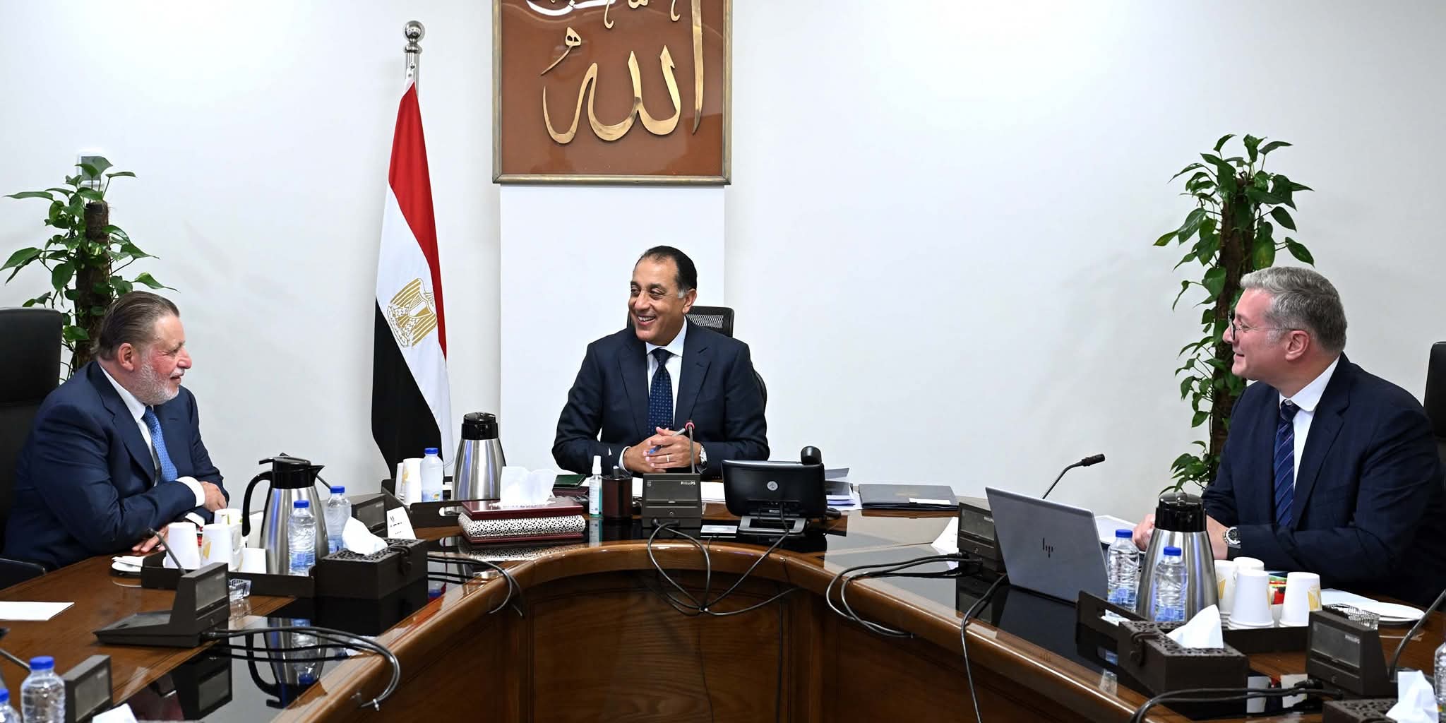 رئيس الوزراء يتابع جهود توفير المنتجات البترولية