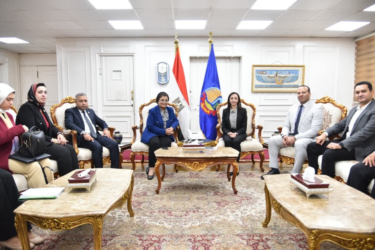 محافظ البحيرة تبحث مع نائب وزير الصحة استراتيجيات خفض معدلات الولادات القيصرية