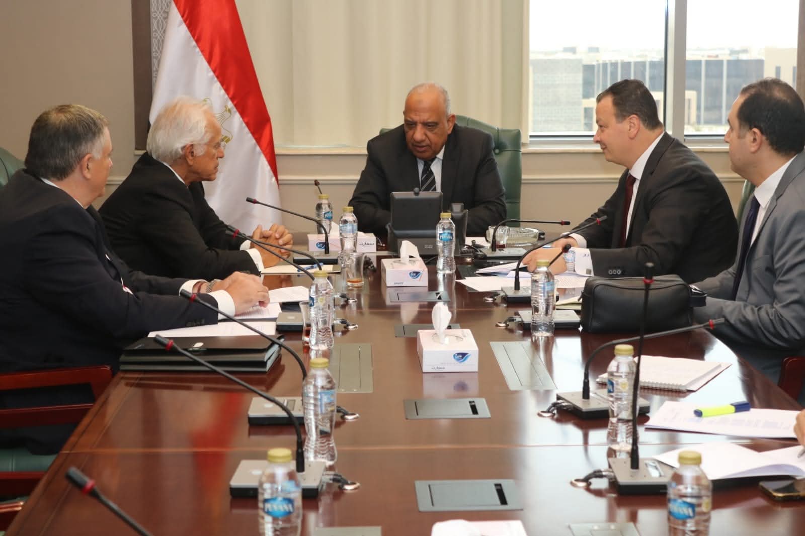 وزير الكهرباء يبحث مستجدات تنفيذ مشروع الربط الكهربائى بين مصر واليونان