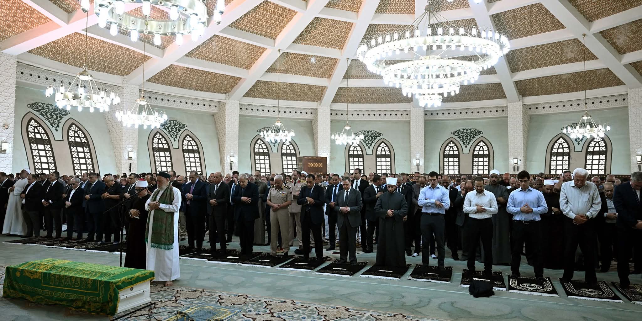 رئيس الوزراء يؤدي صلاة الجنازة على الدكتور علي المصيلحي بمسجد الشرطة