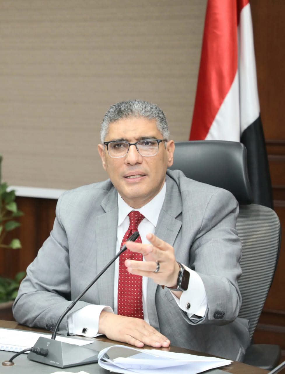 محافظ الجيزة يوجه بأهمية دفع معدلات الإنجاز بملف تقنين واسترداد أراضى أملاك الدولة
