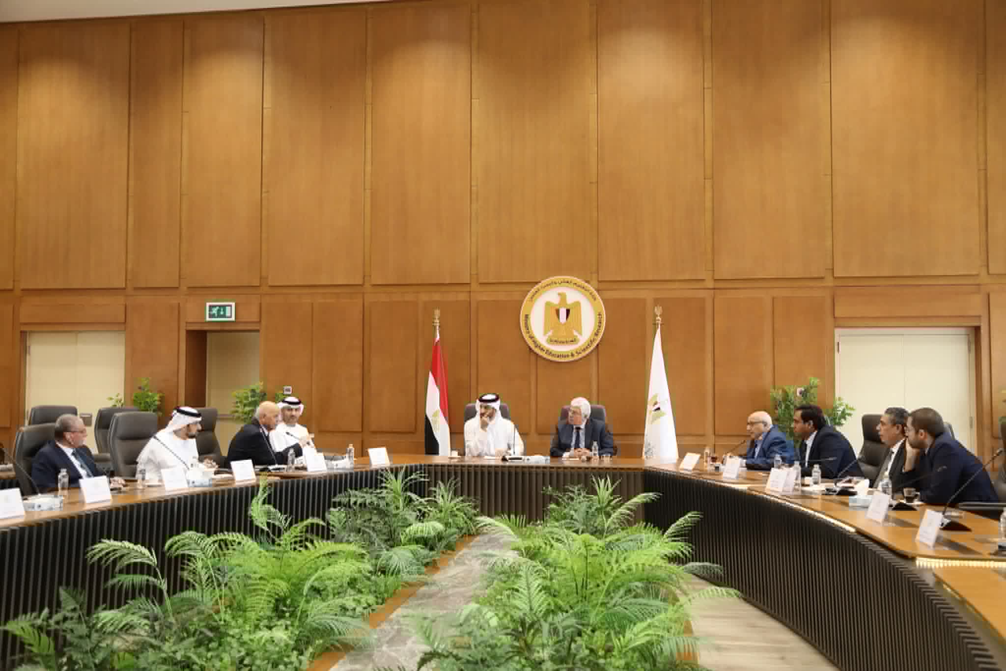 وزير التعليم العالي يبحث سبل التعاون مع نائب حاكم الشارقة ورئيس جامعة الشارقة 