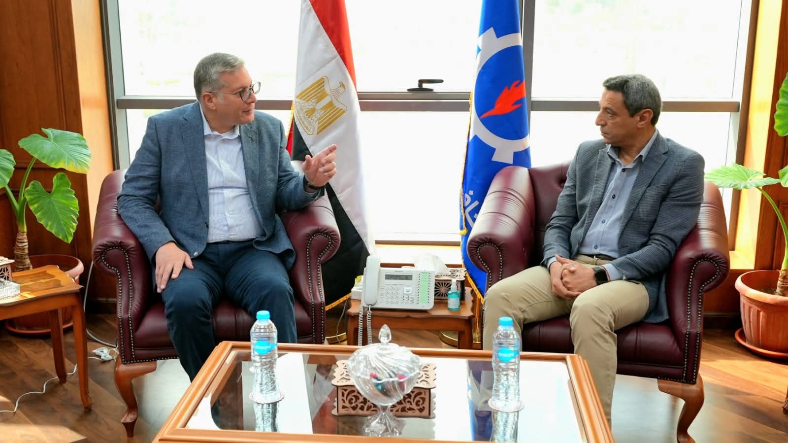 وزير البترول يلتقى محافظ السويس