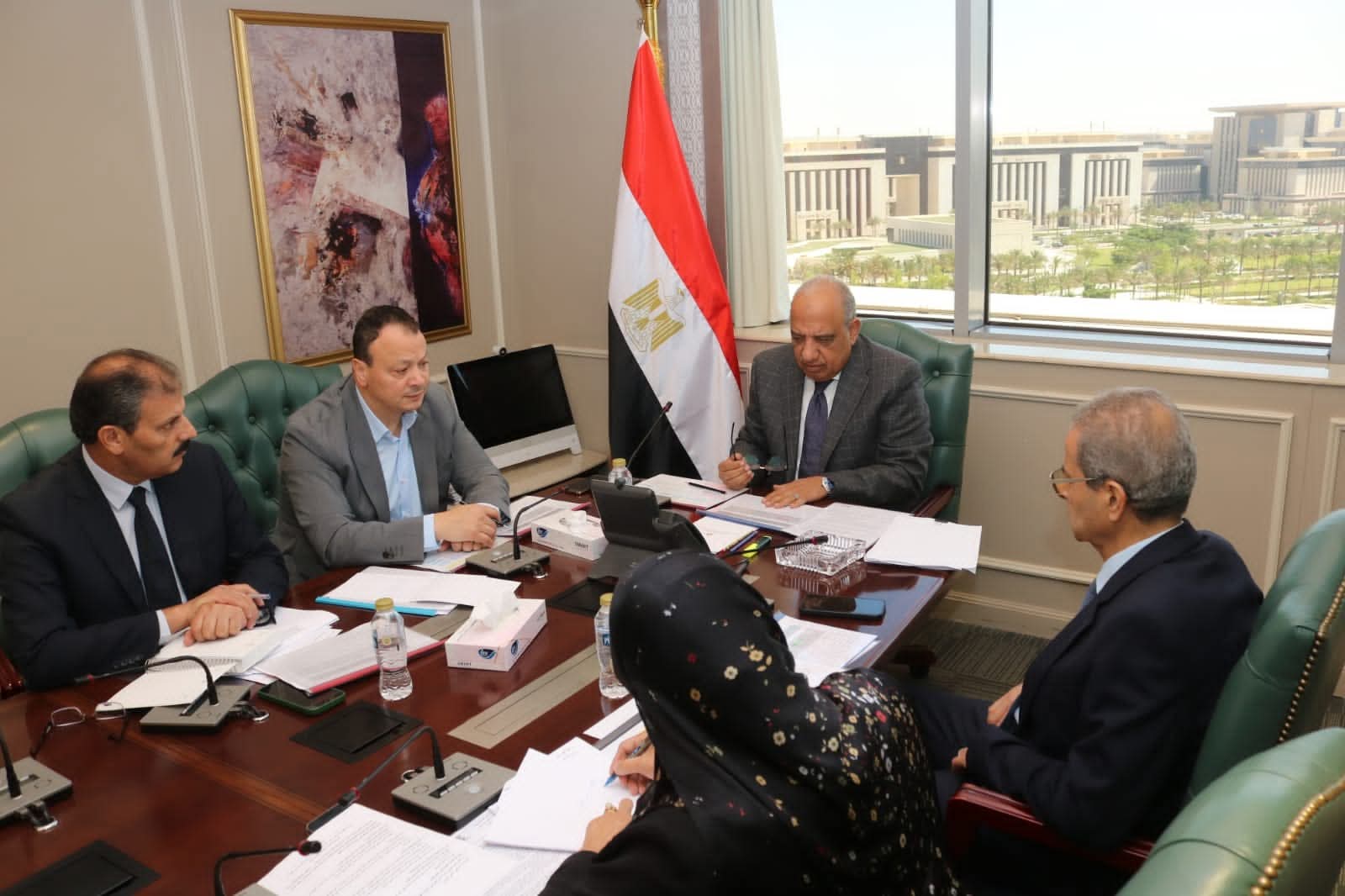 وزير الكهرباء يتابع فصل وفض التشابكات المالية والقانونية بين المصرية لنقل الكهرباء والقابضة