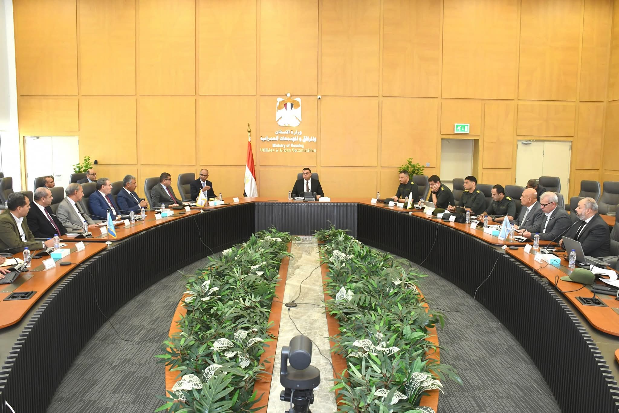 وزير الإسكان يبحث مسئولى الهيئة الهندسية للقوات المسلحة تعزيز التعاون