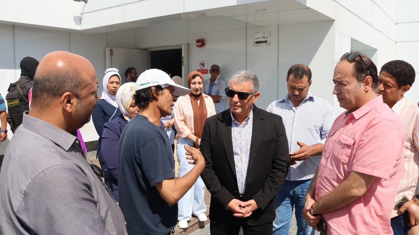 محافظ الإسماعيلية يتفقد عددا من القطاعات الخدمية