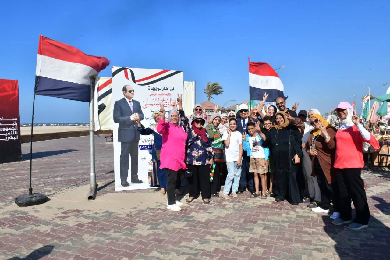 محافظ الدقهلية يتفقد معرض أيادي مصر للصناعات الحرفية والمنتجات اليدوية بشاطئ جمصة